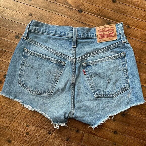 Levi 501 distressed button up cutoff W26 denim cutoff shorts - Picture 4 of 7